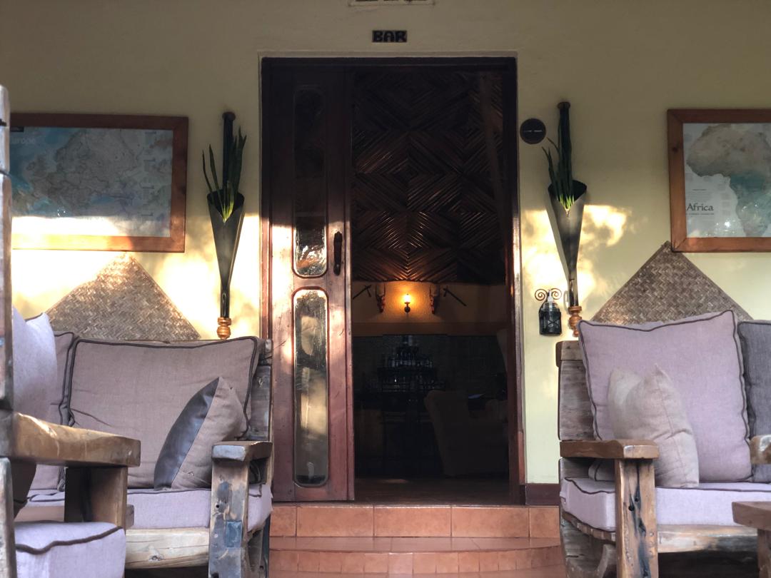 Kudu Lodge entrance and lounge area